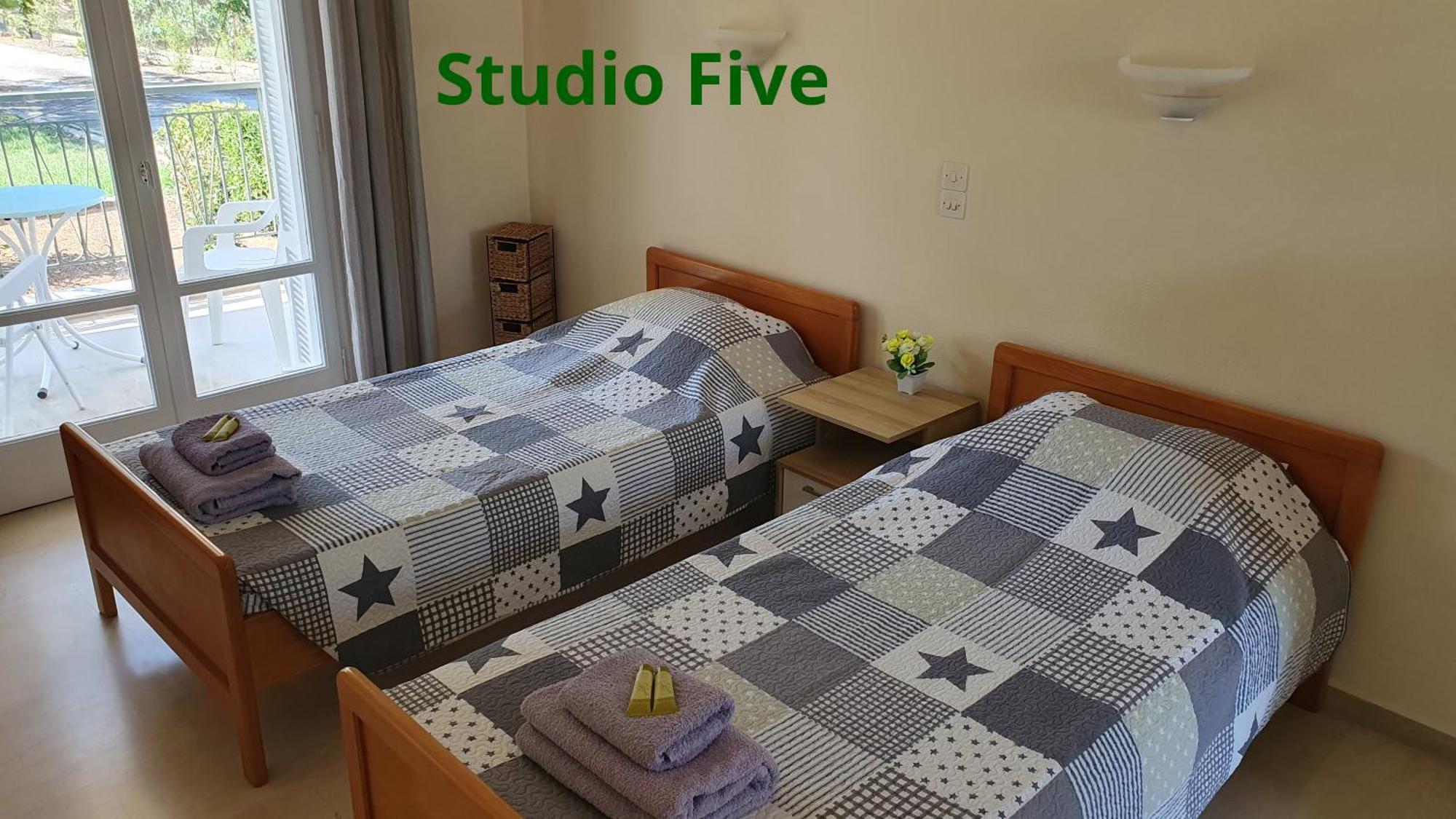 Kivotos Villa Studios Roda  Bagian luar foto